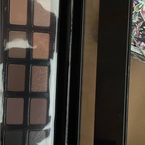 Variety Higher End Makeup - Picture 5 of 9